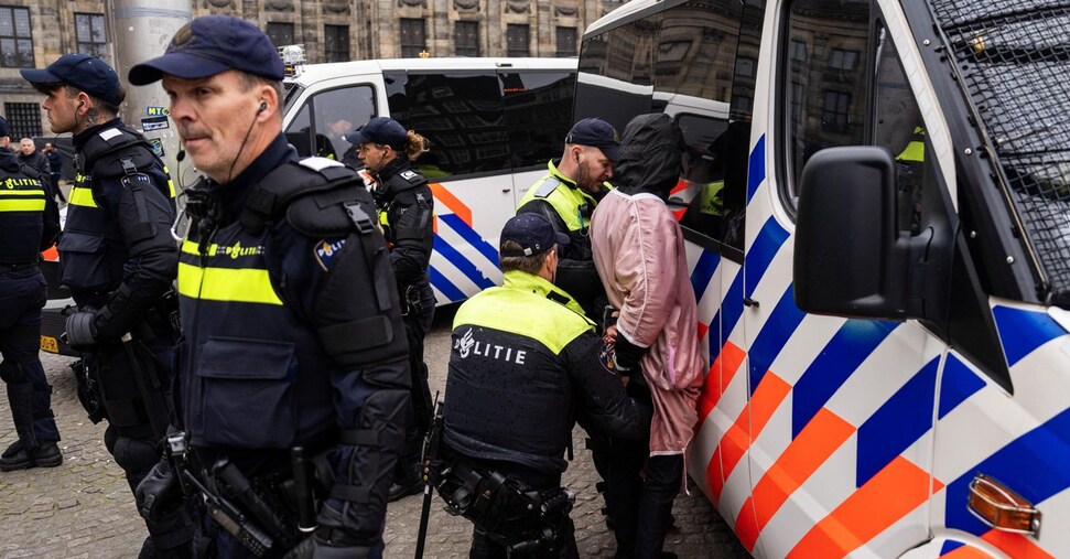 Tifosi israeliani aggrediti ad Amsterdam, dieci feriti. Netanyahu invia due aerei in soccorso