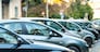 Posteggio auto, parcheggio, automobili parcheggiate