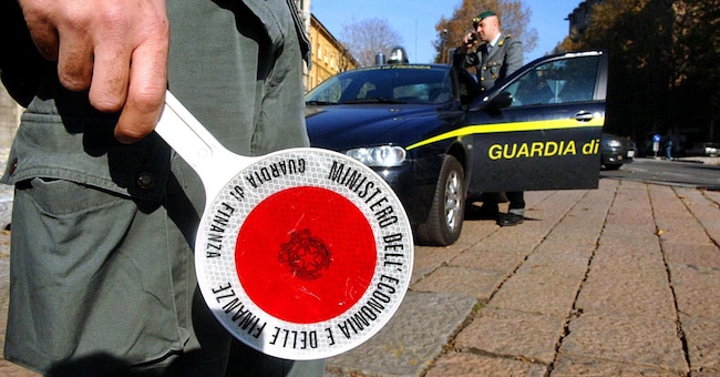 GUARDIA DI FINANZA POSTO DI BLOCCO AUTOPATTUGLIA CONTROLLO CONTROLLI SORVEGLIANZA GDF PALETTA