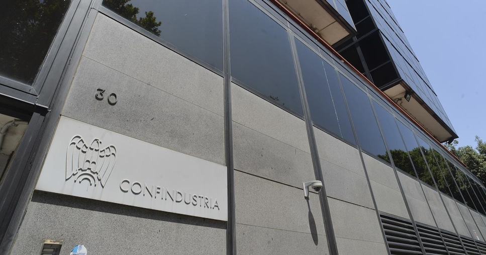 Manager, firmato il rinnovo dell’industria: i minimi salgono a 85mila euro