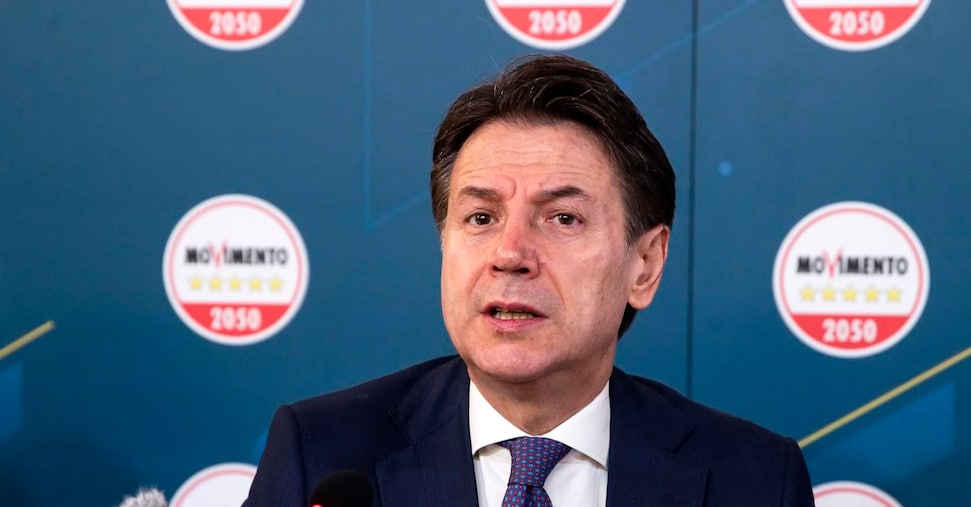 M5s, pubblicati i quesiti da votare online: tra le opzioni l’eliminazione del ruolo di Grillo