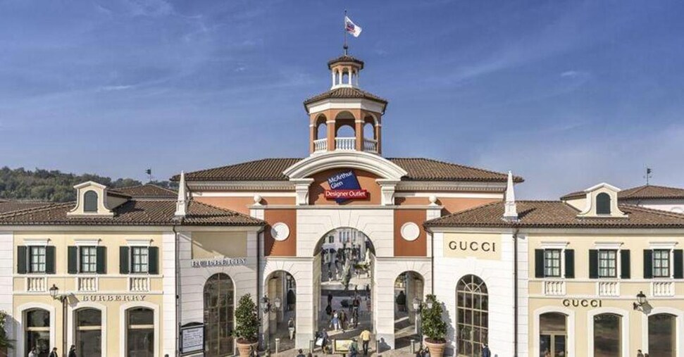 Dal Veneto alla Campania: per Millennials e Gen Z l’ispirazione arriva dai negozi. In Lombardia i social battono le vetrine Dal Veneto alla Campania: per Millennials e Gen Z l’ispirazione arriva dai negozi. In Lombardia i social battono le vetrine