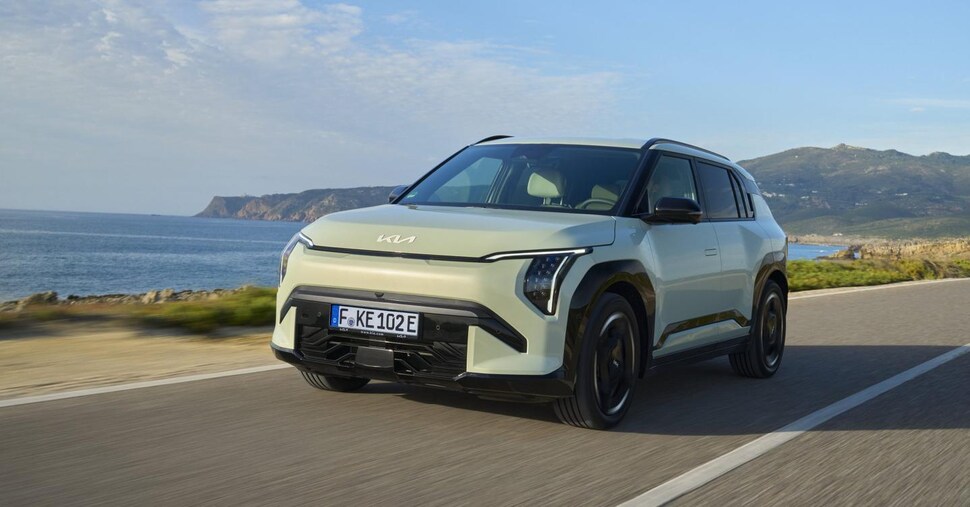 Kia Ev3, la prova sulle strade europee. Il suv compatto offre confort, tecnologie e percorrenze di auto più grandi