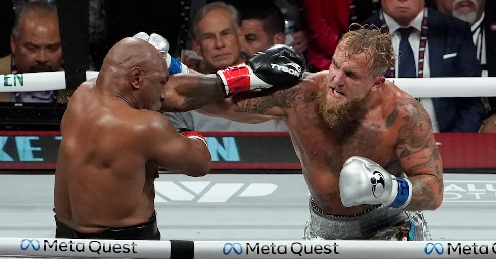 Boxe, Jake Paul si aggiudica ai punti match-show con Mike Tyson