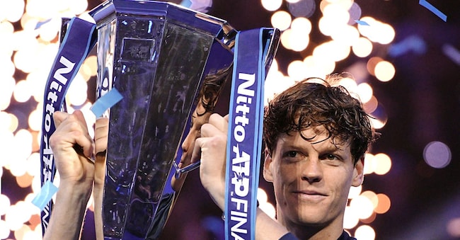 Jannik Sinner alza il trofeo da Maestro 2024 dopo la vittoria in finale nelle Atp Finals a Torino contro Taylor Fritz  (Photo by Marco Alpozzi/Lapresse)