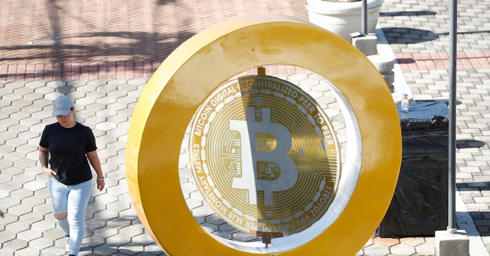 株式市場、テスラ、ビットコインが飛び交っている。ピアッツァ・アッファリは配当落ちクーポンの影響で1.3%下落