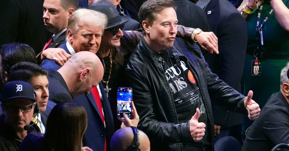 Trump accelera sulla guida autonoma, Tesla corre in Borsa Trump accelera sulla guida autonoma, Tesla corre in Borsa