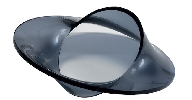 Bracciale Circle in Circle (design 1967, remake 1989) di Gijs Bakker in perspex fumé. ©Courtesy Museo del Gioiello