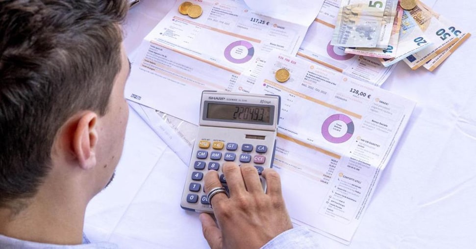 Bollette luce e gas: dai contratti telefonici alle modifiche unilaterali. Ecco come ci si potrà difendere Bollette luce e gas: dai contratti telefonici alle modifiche unilaterali. Ecco come ci si potrà difendere