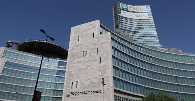 Esterno del Palazzo Lombardia sede della Regione Lombardia (Imagoeconomica)