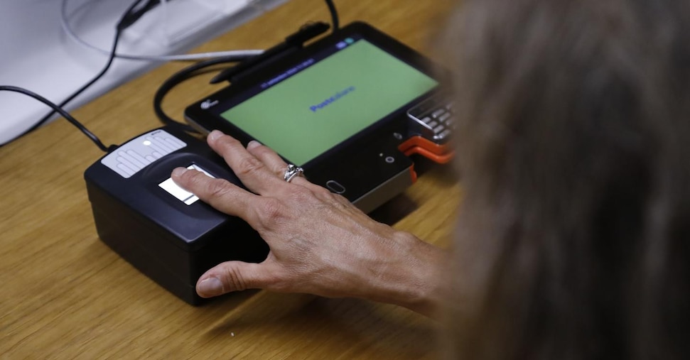 Poste, 9 mila i passaporti rilasciati. Dal 2025 anche carte d’identità e ticket sanitari