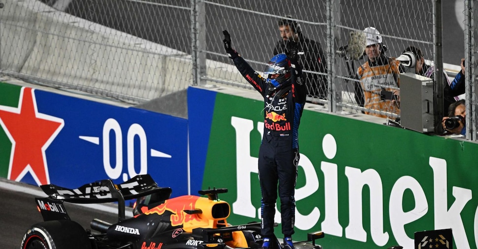F1: Verstappen campione del mondo per la quarta volta. Gara a Russel