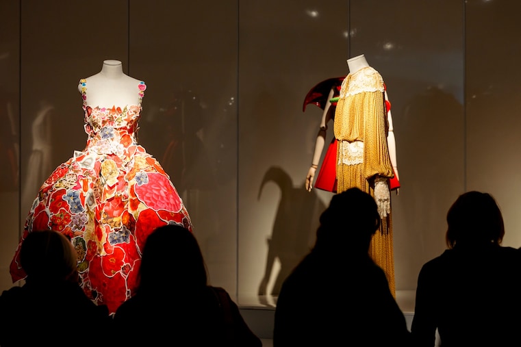 “Memorabile. Ipermoda”, al Maxxi di Roma si indaga il senso contemporaneo della moda