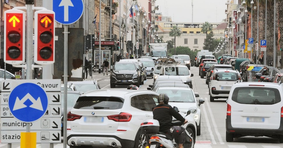Alcol, droga e telefonino in auto, la stretta al Codice della strada entrerà in vigore prima di Natale