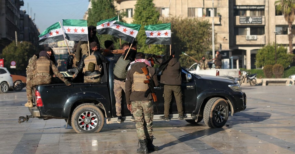 Siria, chi sono i ribelli dell’Hts che hanno preso Aleppo e vogliono cacciare Assad Siria, chi sono i ribelli dell’Hts che hanno preso Aleppo e vogliono cacciare Assad