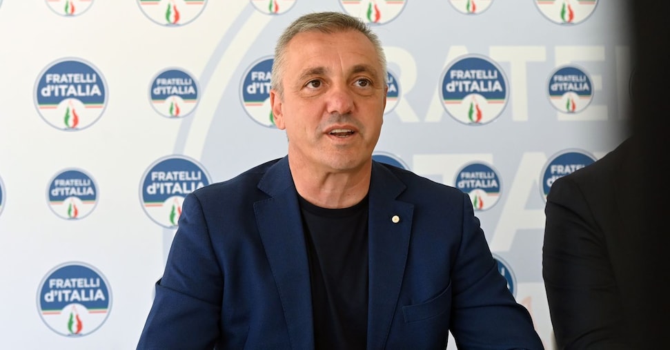 Incendiato il portone di casa dell’eurodeputato FdI Francesco Ventola