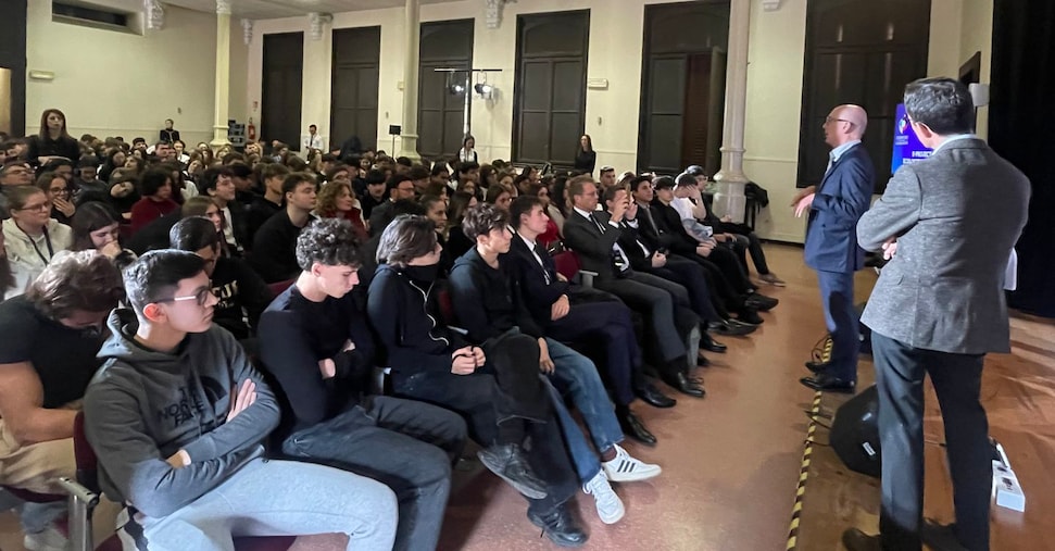Enel incontra 250 studenti: il sistema formativo supporti la transizione