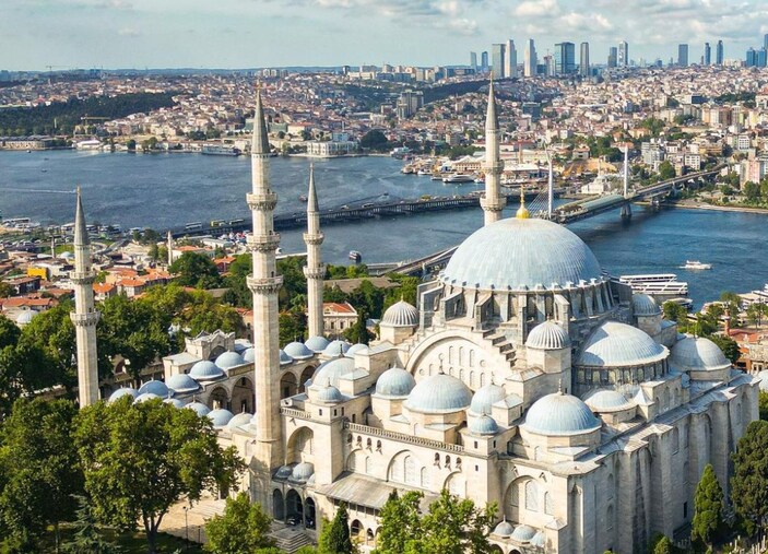 Fra Istanbul e Atene inseguendo storia e contemporaneità