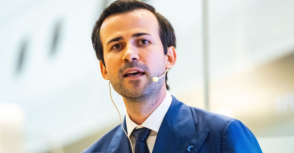 Italian Computer. Man Here comes Colosseum, Italian supercomputer for Ai among the largest in ...