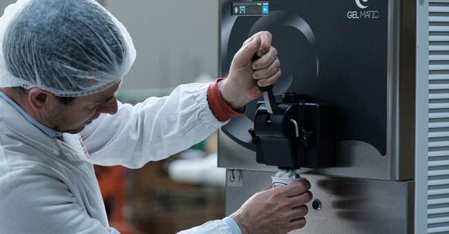 Un momentodi produzione di gelato negli stabilimenti Tonitto