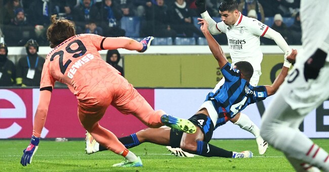  Alvaro Morata durante la partita Atalanta-Milan. (Ansa)
