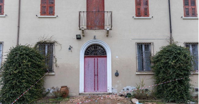 La dimora settecentesca Villa Rivani Farolfi a Ro, frazione del Comune di Riva del Po, in provincia di Ferrara, dove durante una gita scolastica un balcone è crollato poco dopo che gli studenti della scuola media vi si erano affacciati.
ANSA/ FILIPPO RUBIN