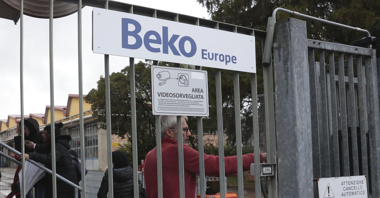 Beko Europe conferma i 1.935 esuberi, ma il Mimit chiede un piano B
