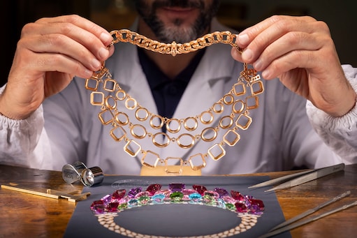 Realizzazione di una collana della collezione di alta gioielleria Aeterna di Bulgari
