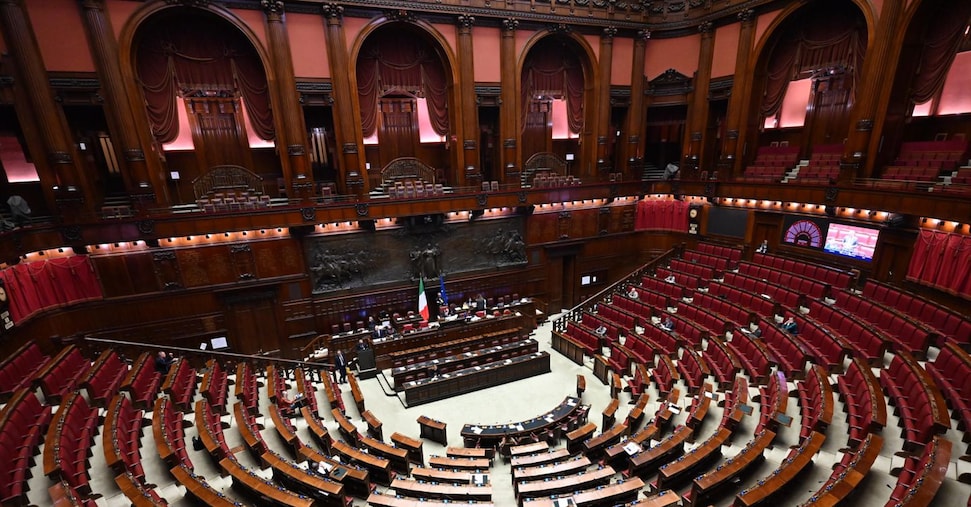 Cancellate le multe ai no vax, malumore di Fi. I medici: scelta sbagliata, allora vanno tolte le sanzioni a tutti Cancellate le multe ai no vax, malumore di Fi. I medici: scelta sbagliata, allora vanno tolte le sanzioni a tutti
