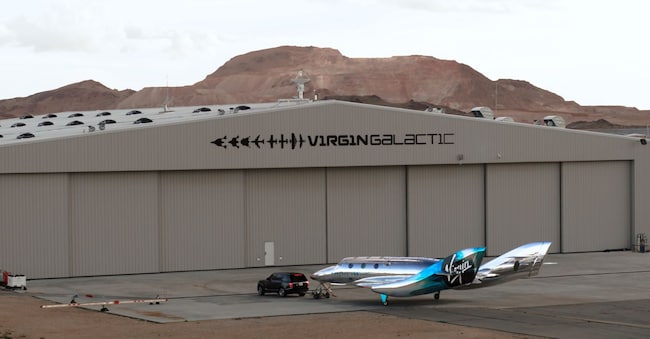 Virgin Galactic ha presentato la sua ultima aggiunta alla flotta di astronavi di nuova generazione. La VSS Imagine ha debuttato il 30 marzo ed è la prima della classe di veicoli Virgin Galactic Spaceship III. (Virgin Galactic/Cover Images via Reuters)