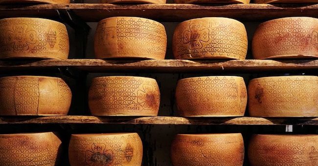 Prodotto in regione il 70% delle forme di Grana fatte in Italia. (Imagoeconomica)