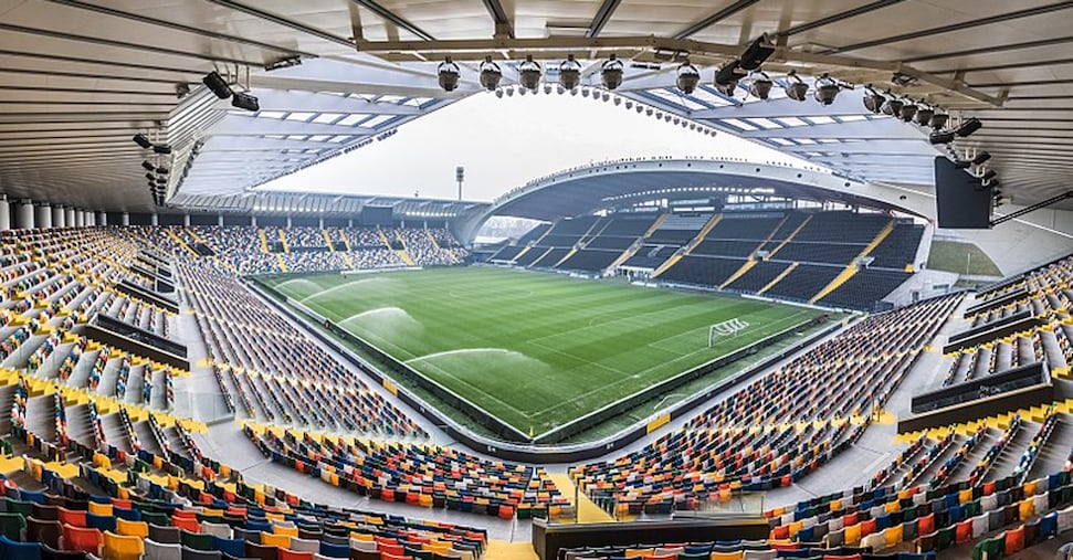 Calcio, da Udine il via alla lotta alla CO2 e mozziconi di sigarette negli stadi Calcio, da Udine il via alla lotta alla CO2 e mozziconi di sigarette negli stadi