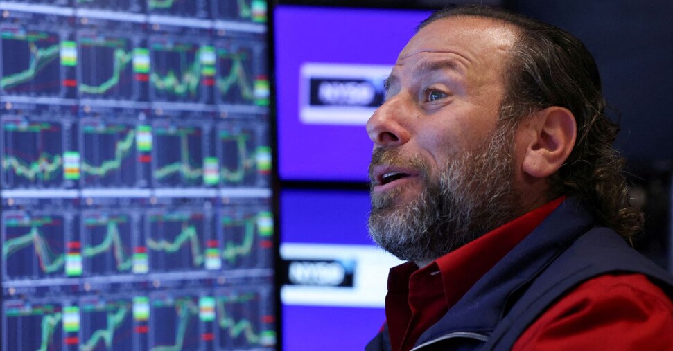 Borsa, Tokyo chiude poco variata. Bitcoin aggiorna il record a oltre 106mila $
