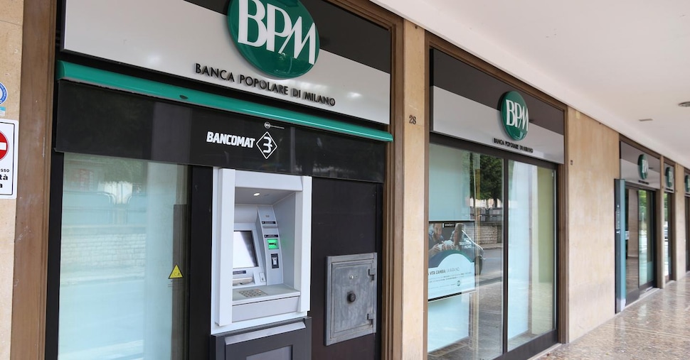 Banco Bpm, intesa su 1.013 assunzioni a fronte di 1.600 uscite. Premio di 2.100 euro Banco Bpm, intesa su 1.013 assunzioni a fronte di 1.600 uscite. Premio di 2.100 euro