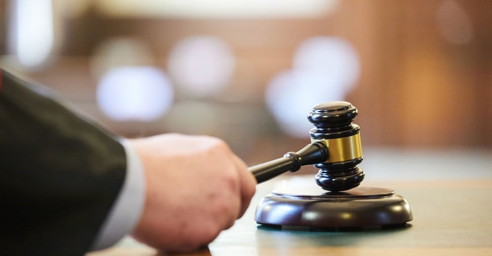 I processi lasciano i tribunali