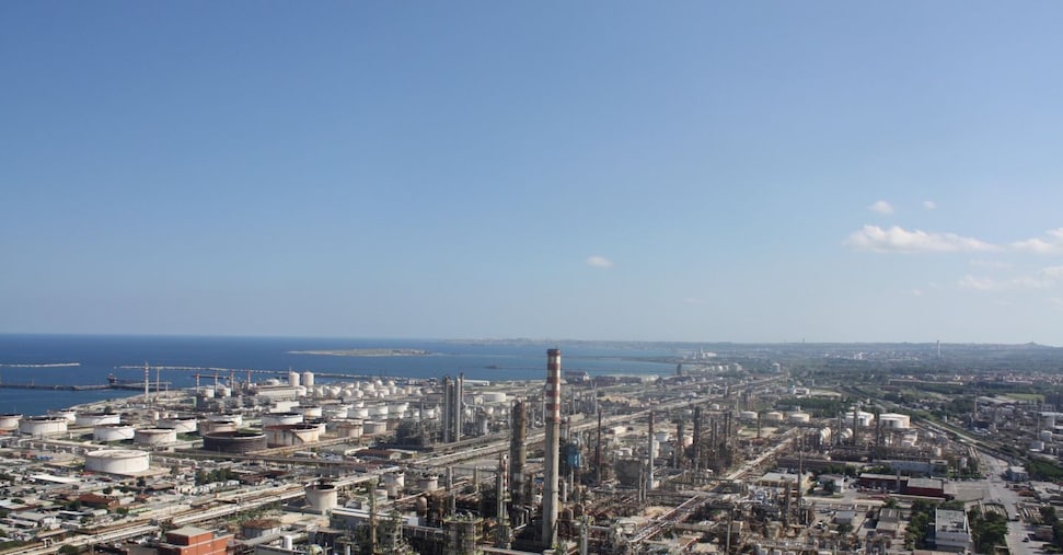 Versalis, a rischio il rilancio di Priolo senza intesa sugli investimenti green Versalis, a rischio il rilancio di Priolo senza intesa sugli investimenti green