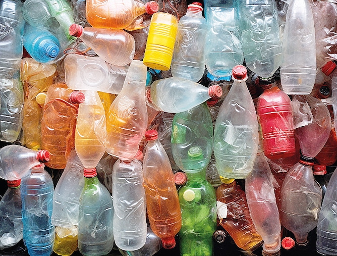 Un deposito cauzionale per bottiglie di plastica e lattine: la proposta di legge del Pd
