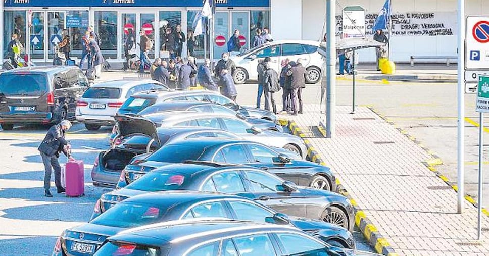 Concorrenza, le Regioni possono mettere a gara nuove licenze per gli Ncc