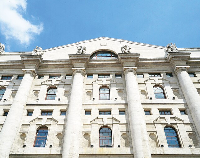 Borse, Europa cauta con timori su inflazione Usa. Milano la migliore con risiko banche