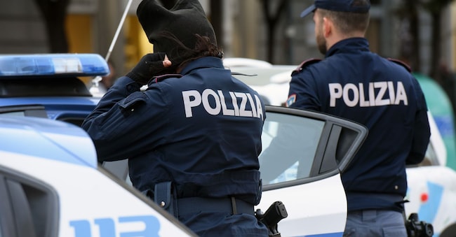 CORSO  CAVOUR    POLIZIA   AUTO   FORZA DELL'ORDINE