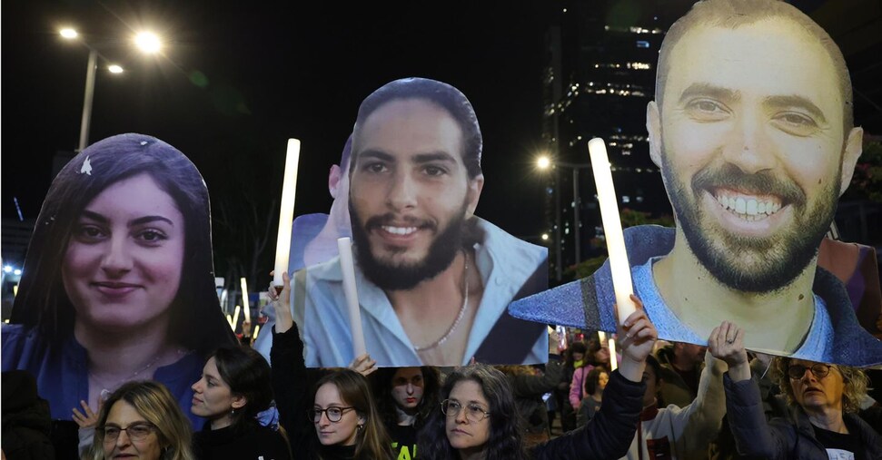 Guerra, ultime notizie. Dopo video ostaggio, nuova protesta a Tel Aviv contro la guerra. Ucraina, Blinken: «Linea fronte attuale non dovrebbe più spostarsi»
