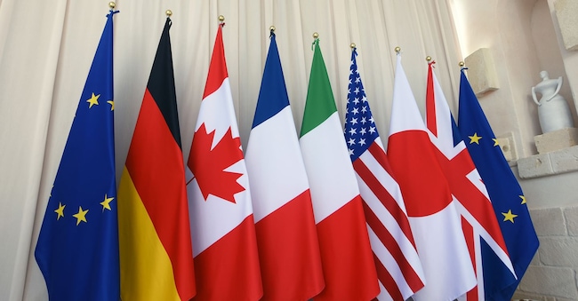 BORGO EGNAZIA G7 ITALIA 2024 BANDIERE DEI PAESI G7 E UNIONE EUROPEA