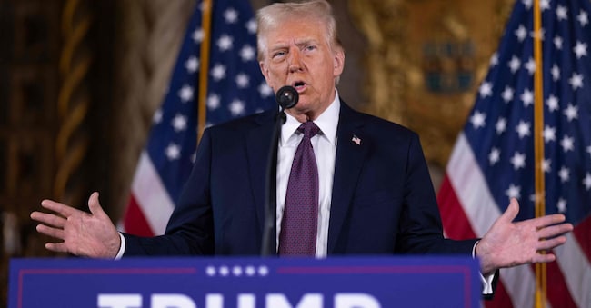 Il presidente eletto degli Stati Uniti d’America. Donald Trump, nella conferenza di oggi in Florida, a Palm Beach. Scott Olson/Getty Images/AFP (Photo by SCOTT OLSON / GETTY IMAGES NORTH AMERICA / Getty Images via AFP)