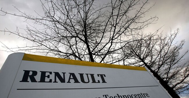 Un’insegna all’ingresso del centro di ricerca della casa automobilistica francese Renault, il Technocentre, a Guyancourt, vicino a Parigi. REUTERS/Philippe Wojazer/File Photo