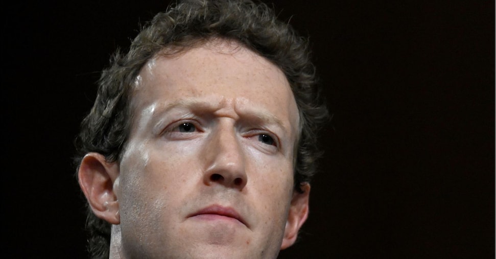 Zuckerberg indossa orologio da 900.000 $ per annunciare fine dei fact checking Zuckerberg indossa orologio da 900.000 $ per annunciare fine dei fact checking