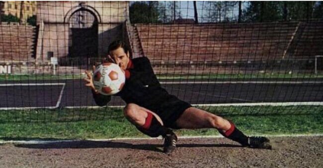 Fabio Cudicini in allenamento con il Milan all'Arena Civica nel 1970, in una immagine tratta da Wikipedia.  