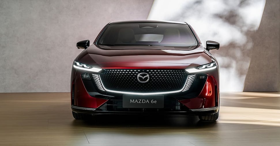 Ritorna la Mazda 6, ora è una berlina elettrica e arriva dalla Cina