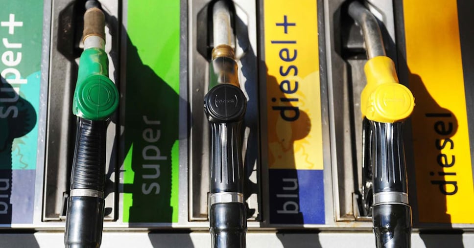 Caro carburanti, la benzina al servito supera i 2,4 euro al litro sull’Autostrada del Sole. Ecco la mappa dei rincari