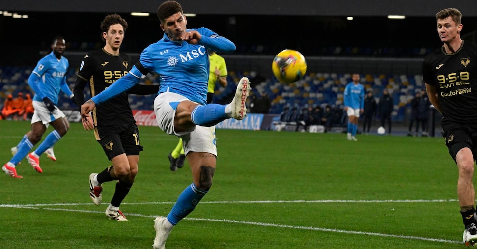 Il Napoli corre anche senza Kvratskhelia. L’Inter lo incalza ma l’Atalanta frena Il Napoli corre anche senza Kvratskhelia. L’Inter lo incalza ma l’Atalanta frena