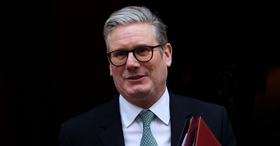 Starmer punta sull’intelligenza artificiale per la crescita ridurre i costi